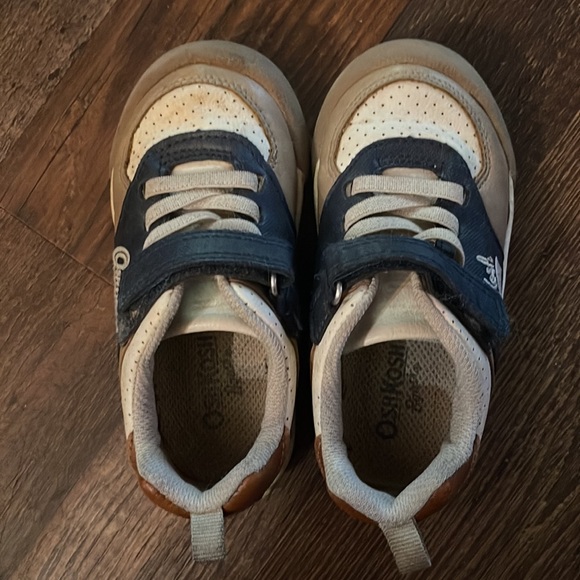 OshKosh B’gosh Sneakers - Picture 2 of 4